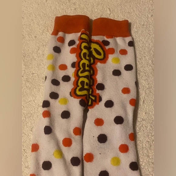 Reese’s Pieces Adult Large Crew Socks Fun Socks - Picture 2 of 4